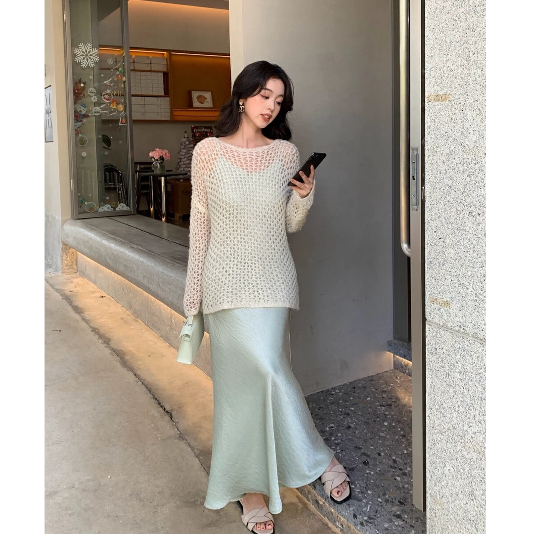 闪闪银丝毛纱镂空氛围感高级感针织衫气质优雅缎面吊带连衣裙