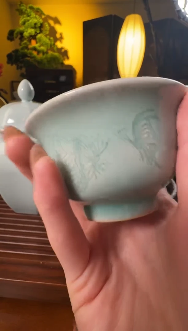 粉青蝴蝶压手杯  ZGY699