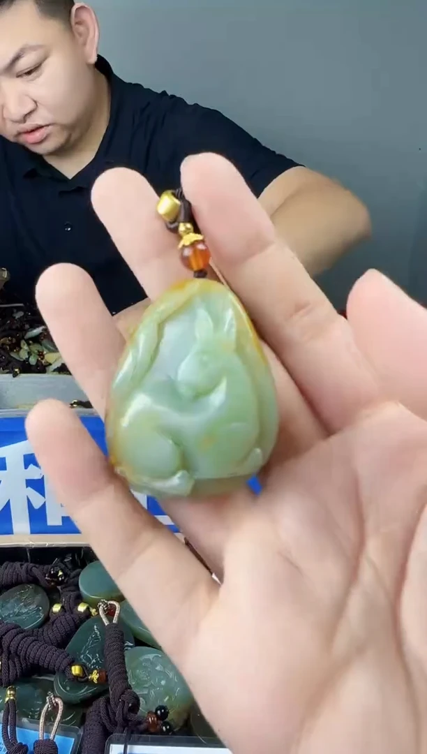 和田玉未镶嵌颈饰1