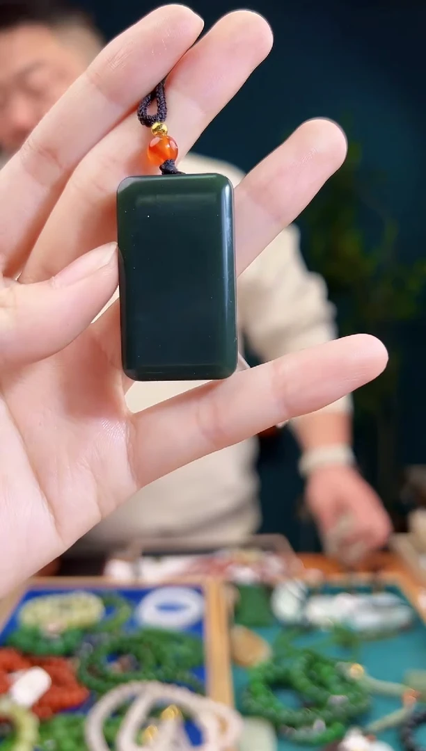 颈饰未镶嵌和田玉一物一证 拍一单发一个