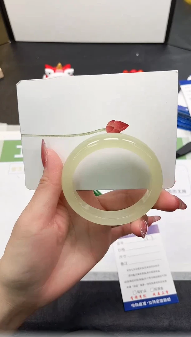 【闪购商品】石英质玉手镯未镶嵌157-58.1