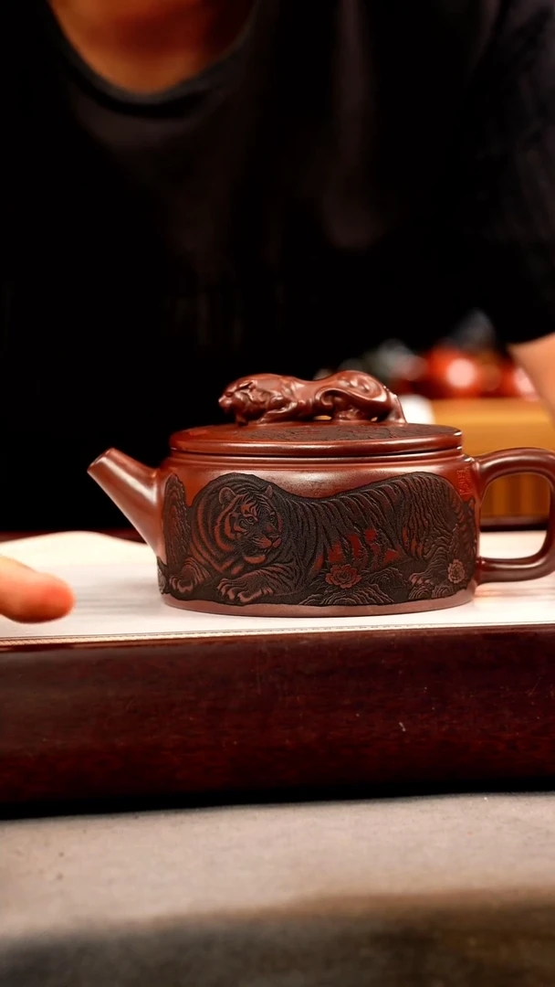 茶壶紫砂石红 虎钮汉瓦 卧虎藏龙