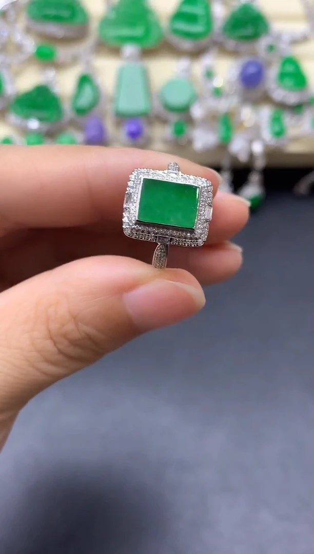 18K金镶嵌戒指翡翠372-中国好珍宝