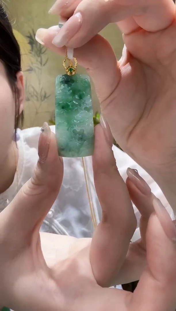 颈饰未镶嵌翡翠吊坠