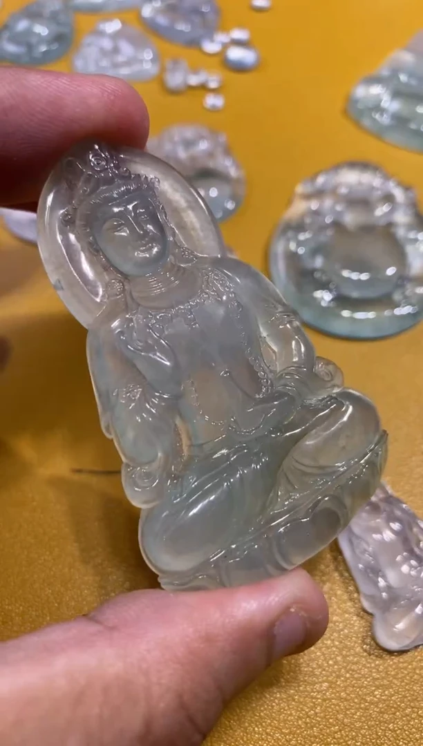 翡翠挂件未镶嵌观音4800