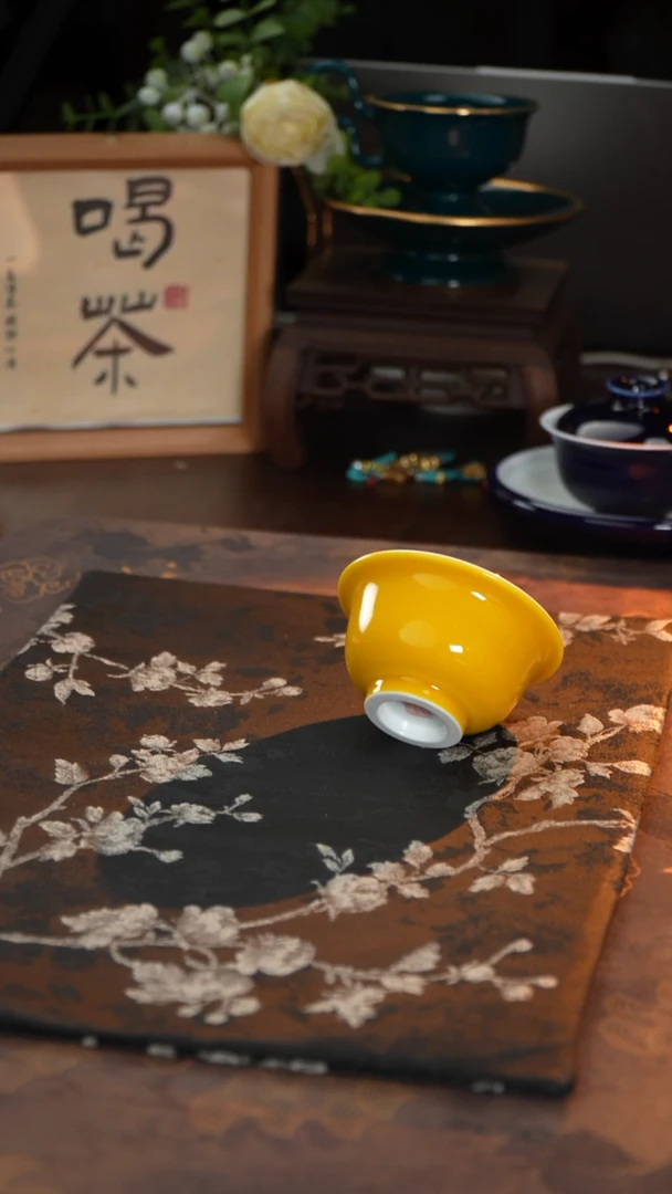 江壶见陶瓷鸡油黄压手杯