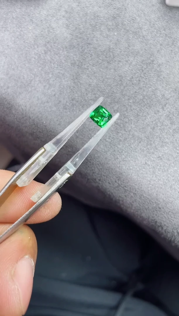 未镶嵌裸石石榴石（沙弗莱）1.02ct