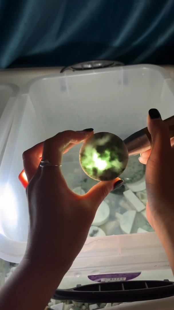 翡翠挂件未镶嵌翡翠