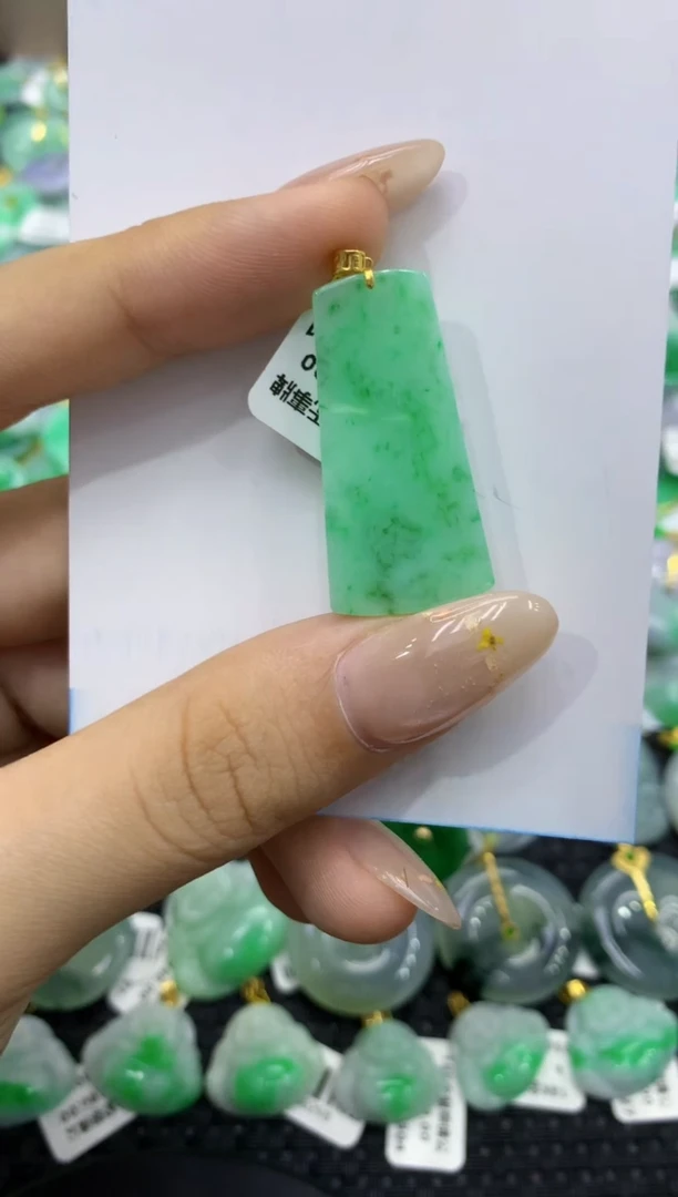 颈饰18K金镶嵌翡翠天然缅甸翡翠A货