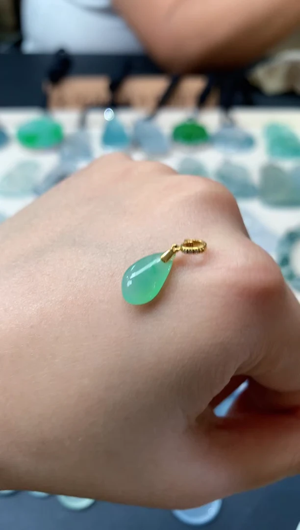 吊坠(不含链)18K金镶嵌翡翠A225|780