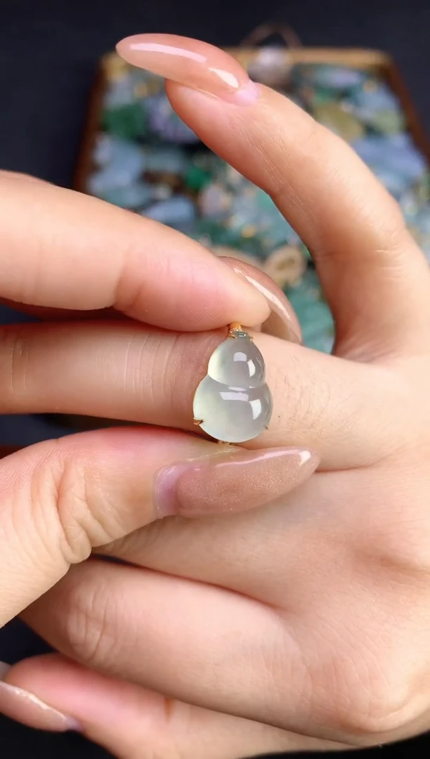 颈饰18K金镶嵌翡翠2025120101