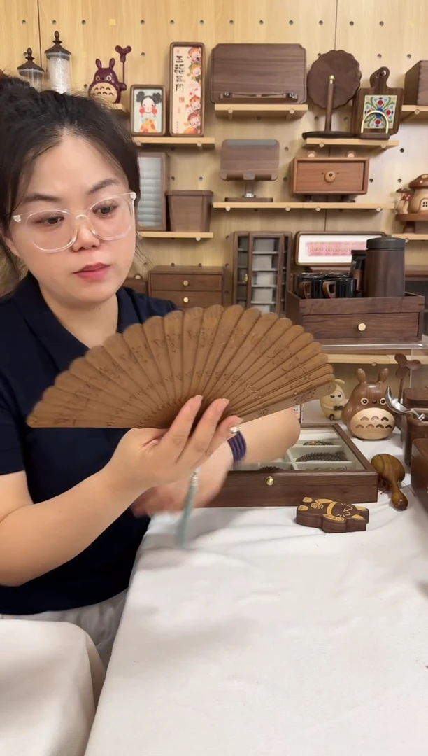 木绿檀木莲花苏扇