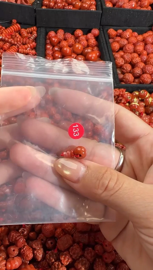 南红玛瑙未镶嵌颈饰1