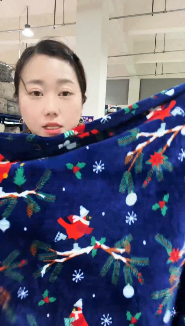 混纺主播手上展示的产品