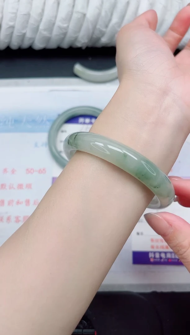 【闪购商品】石英质玉手镯未镶嵌270-62.5