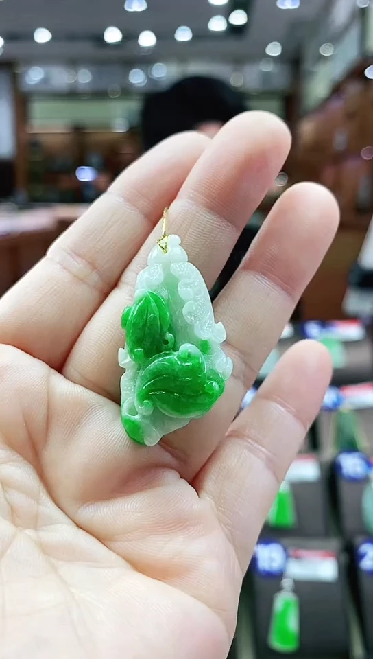 颈饰未镶嵌翡翠白菜