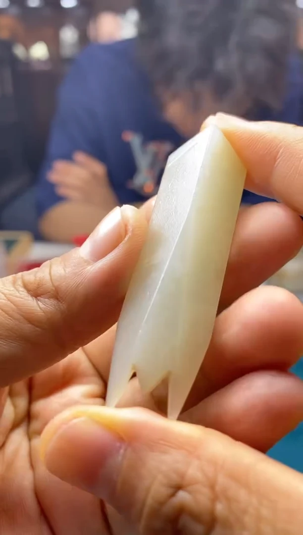 和田玉未镶嵌颈饰1