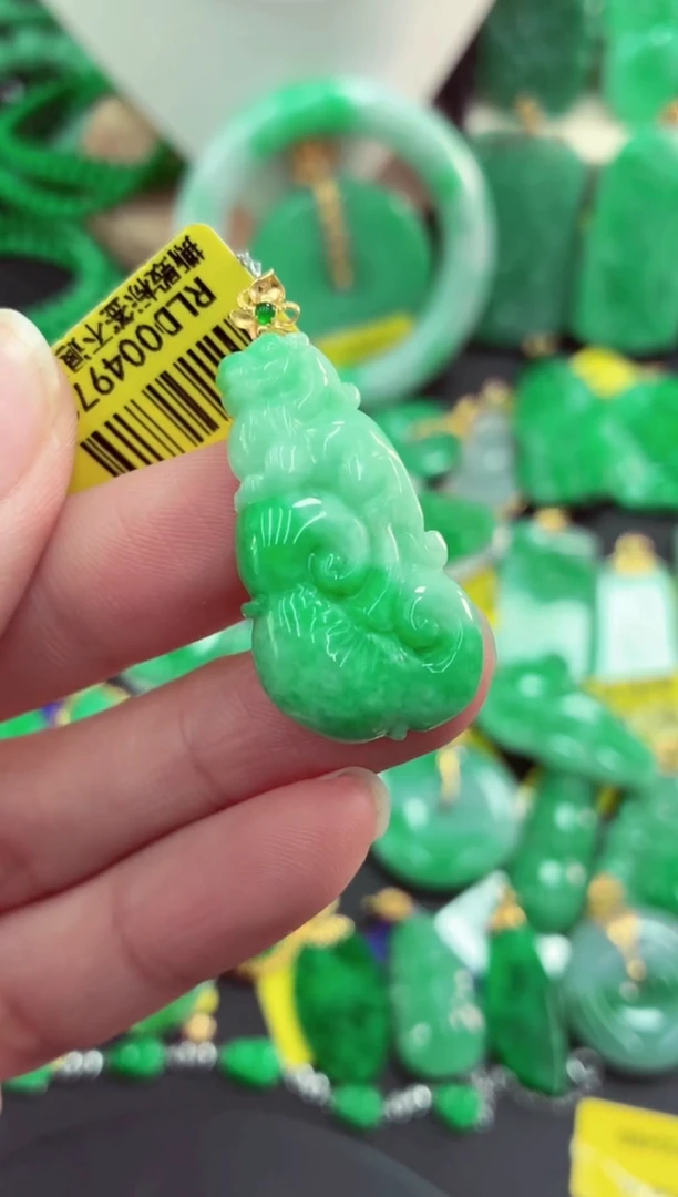 吊坠(不含链)18K金镶嵌翡翠天然缅甸翡翠A货