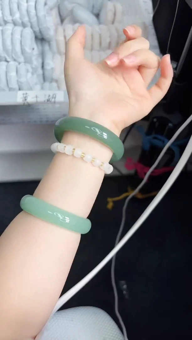 未镶嵌手镯石英质玉159-59.5