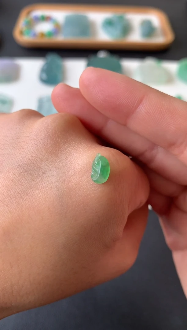 未镶嵌定制翡翠