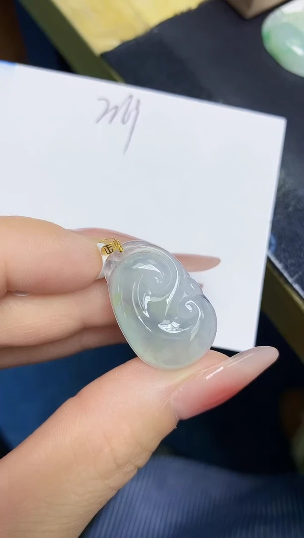 翡翠18K金镶嵌颈饰 天然缅甸翡翠A货