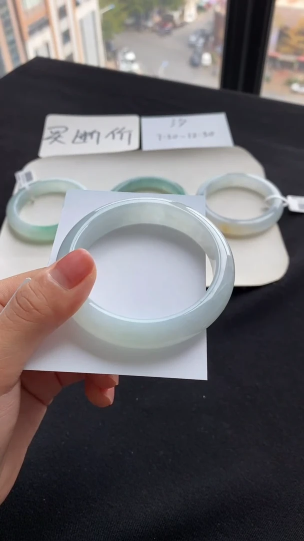 【闪购商品】翡翠手镯未镶嵌55正圈--不退不换