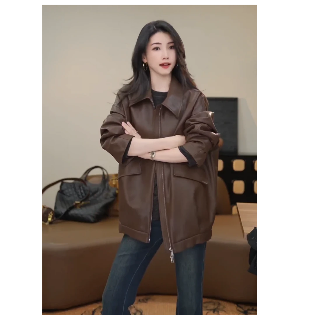 小乖逃X休闲时尚咖色皮衣外套立领宽松韩版潮流S24032