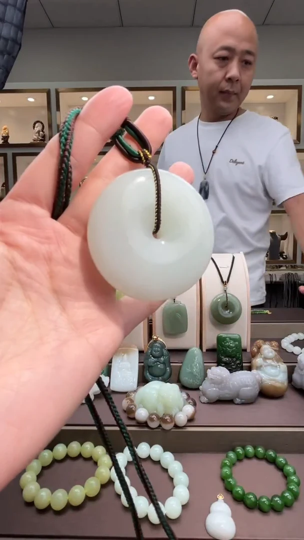 颈饰未镶嵌和田玉苏