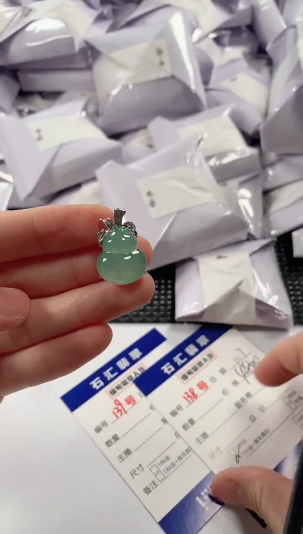 颈饰18K金镶嵌翡翠1