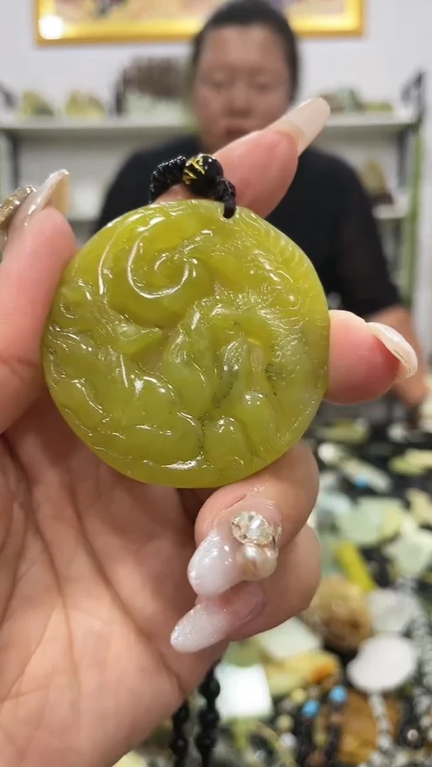 岫玉未镶嵌吊坠