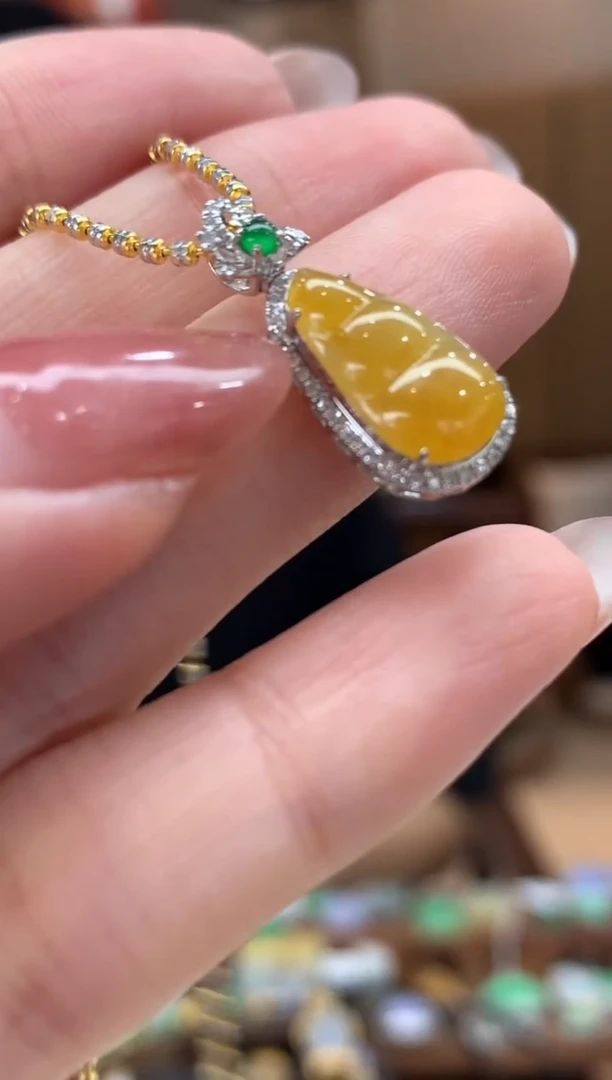 翡翠18K金镶嵌吊坠(不含链)豆子