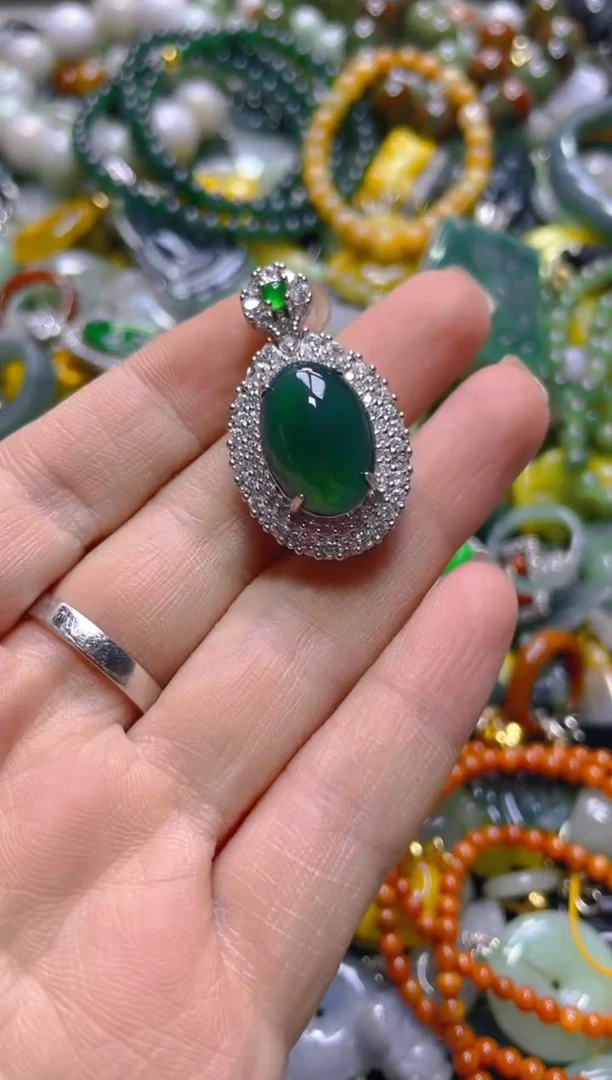 颈饰未镶嵌翡翠/V/翡翠A货，一件也是批发价