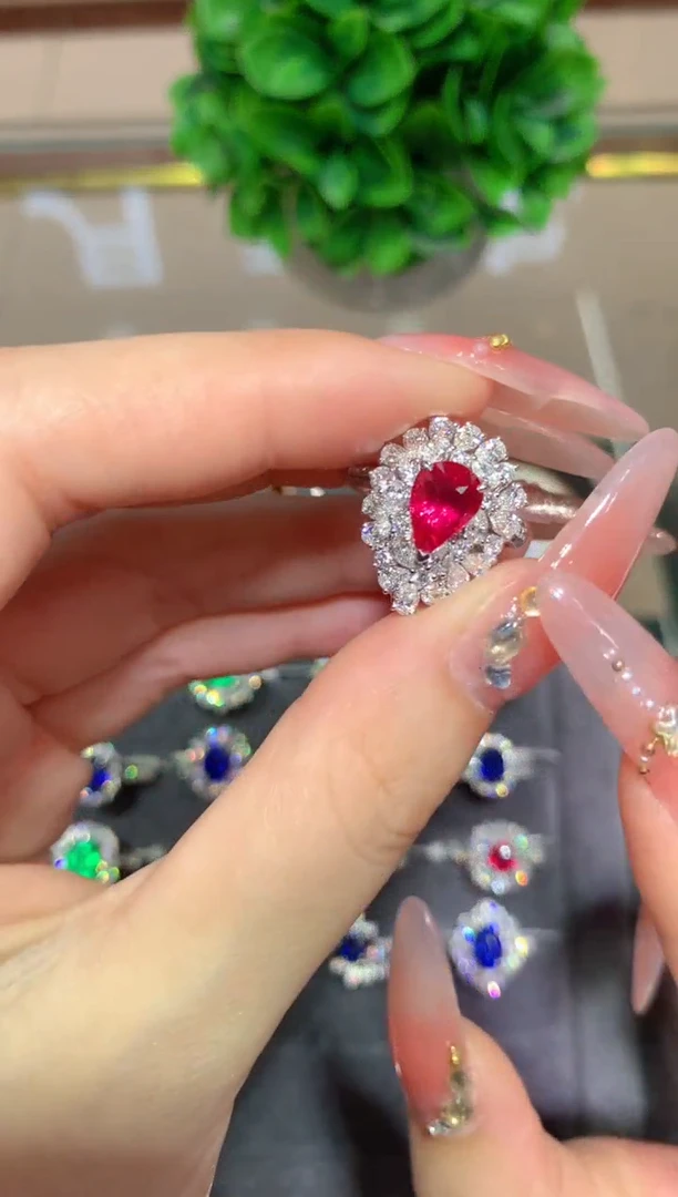 18K金镶嵌戒指红宝石2.02CT