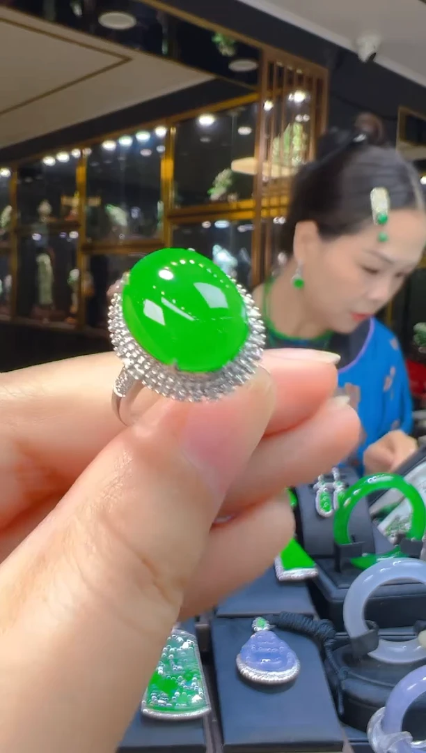 18K金镶嵌戒指翡翠058