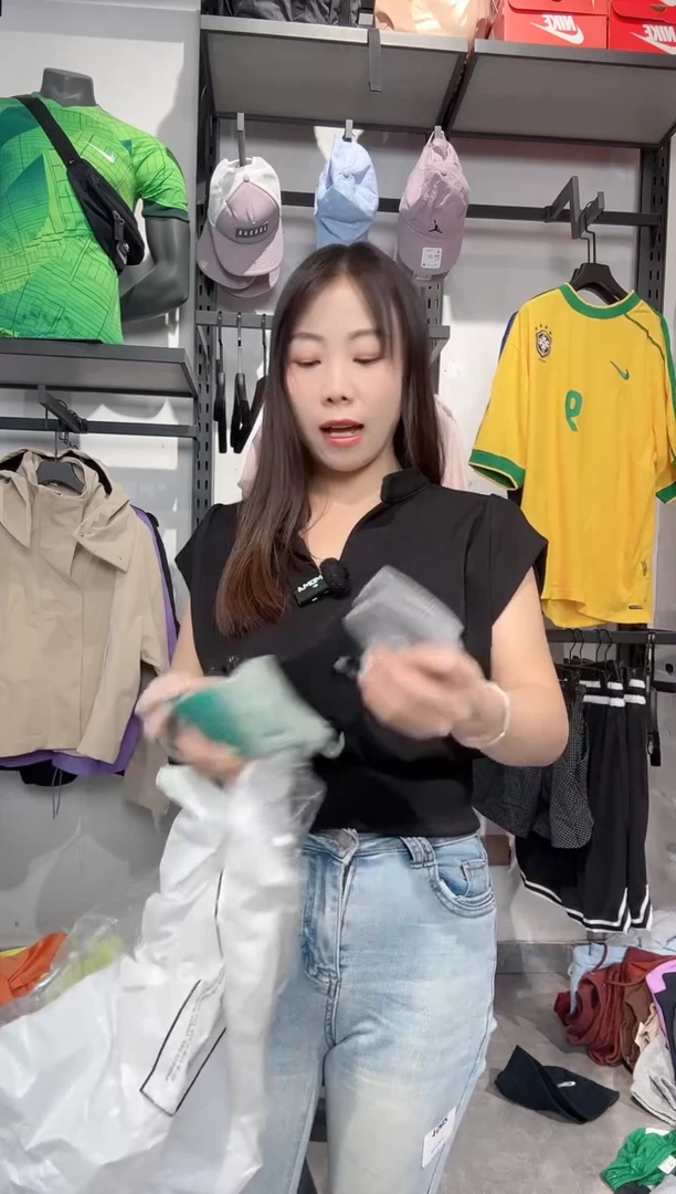 1360 编码 瑕疵款直播间过款为准 尺码