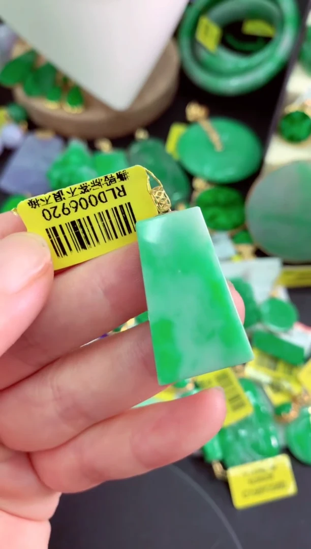 吊坠(不含链)18K金镶嵌翡翠挂件