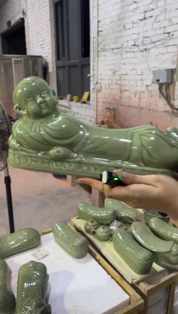 耀州窑青瓷娃娃枕头