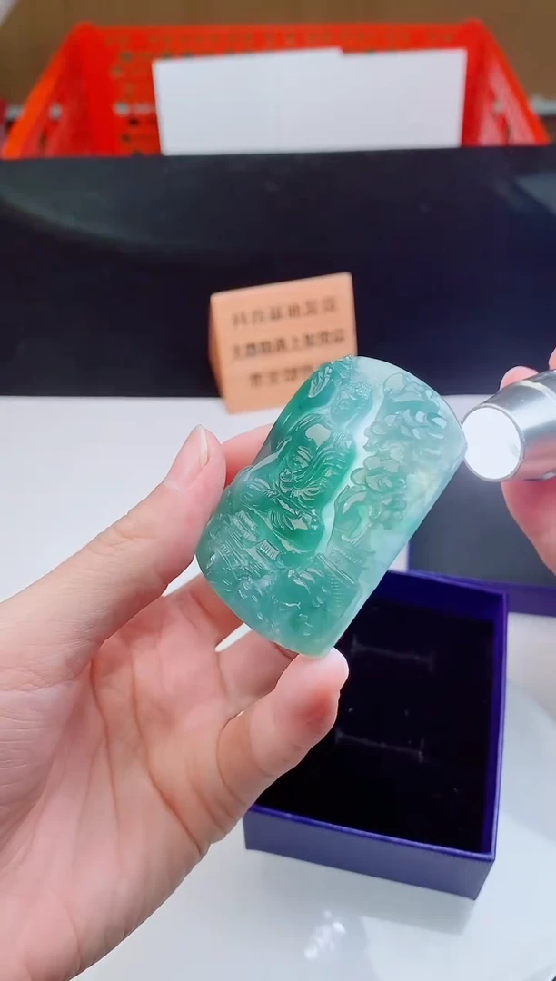 颈饰未镶嵌翡翠     ·