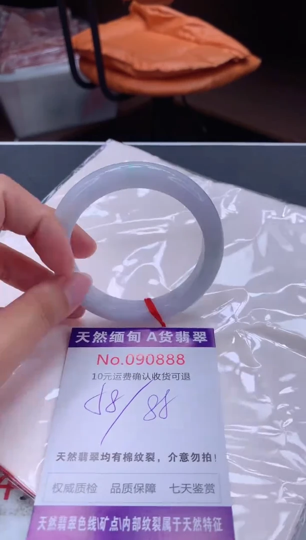 未镶嵌手镯翡翠有纹，完美者勿拍