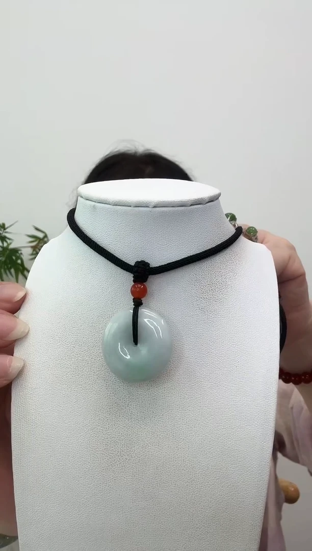 翡翠未镶嵌颈饰平安扣