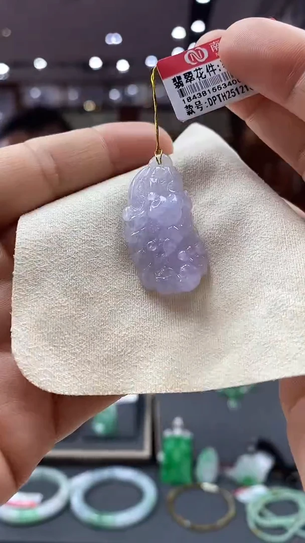颈饰未镶嵌翡翠白菜