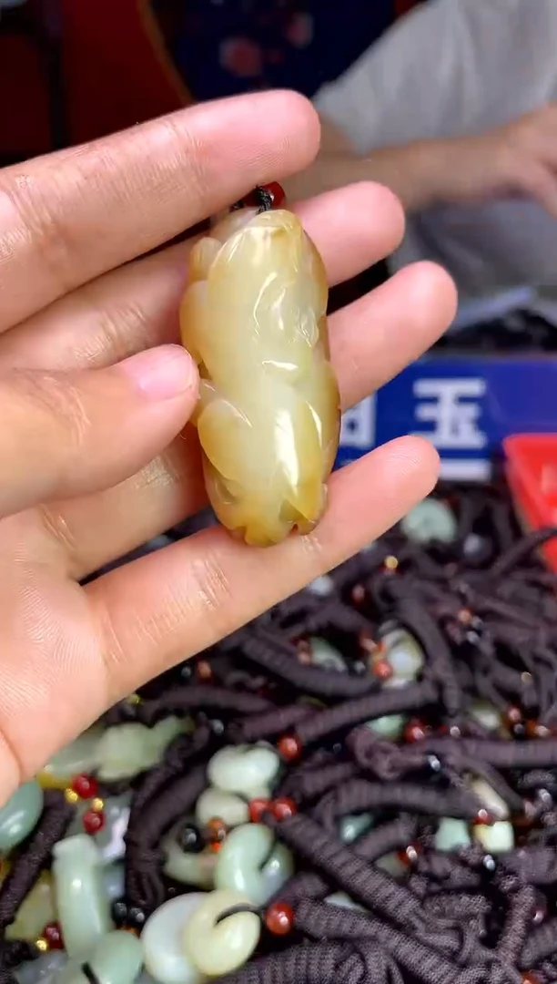 未镶嵌和田玉挂件1