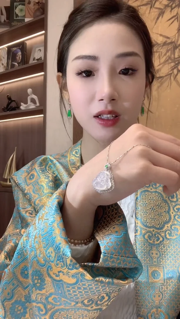 【闪购商品】翡翠吊坠(不含链)18K金镶嵌C24