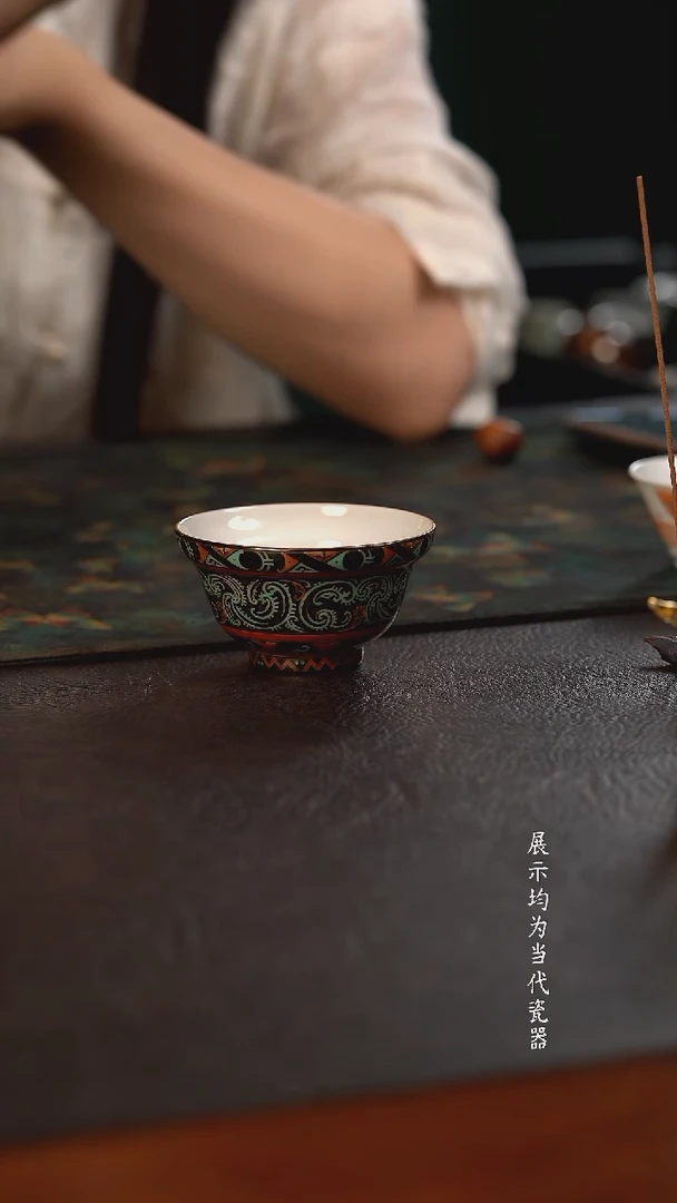 云霞珍藏古彩汉韵流芳折腰杯