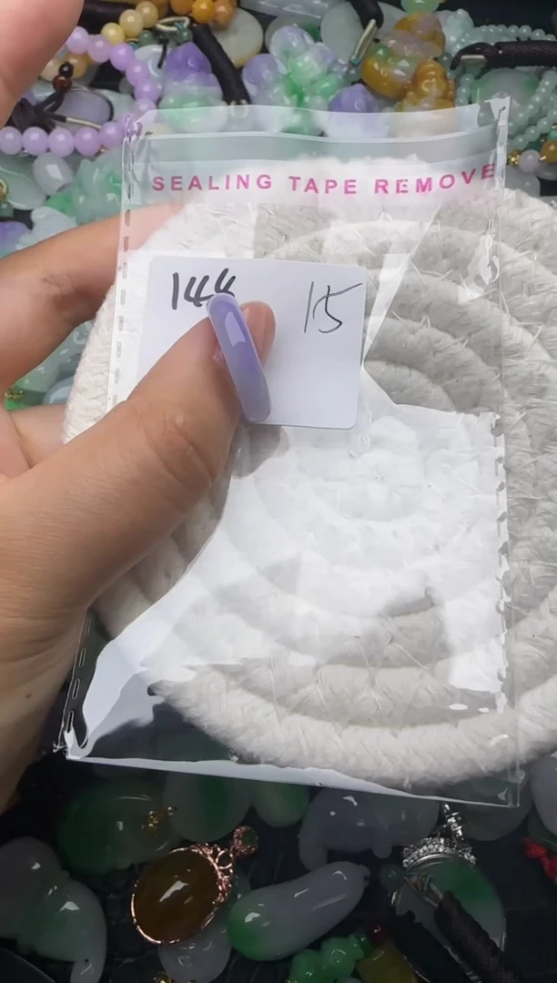 颈饰未镶嵌翡翠缅甸翡翠吊坠