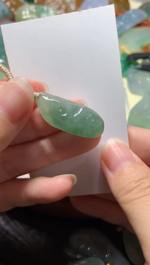 翡翠未镶嵌颈饰吊坠