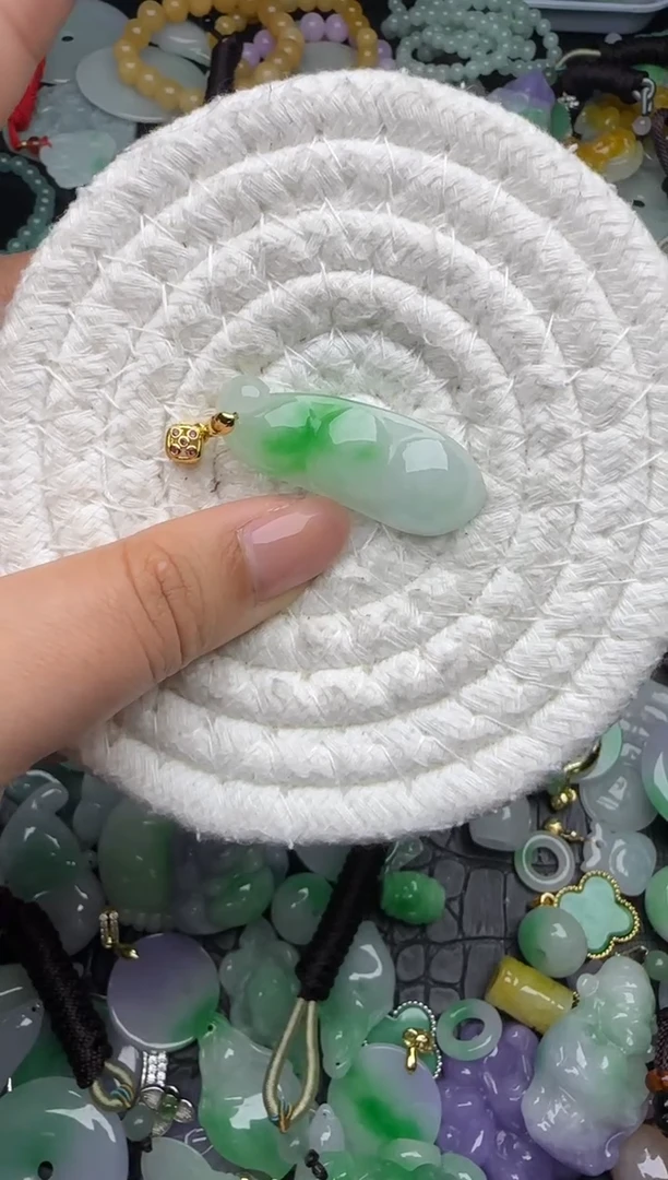 颈饰未镶嵌翡翠缅甸翡翠吊坠