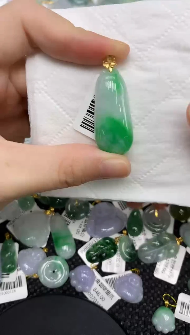 颈饰18K金镶嵌翡翠111111111111