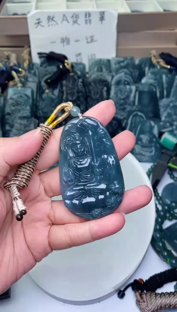 颈饰未镶嵌翡翠