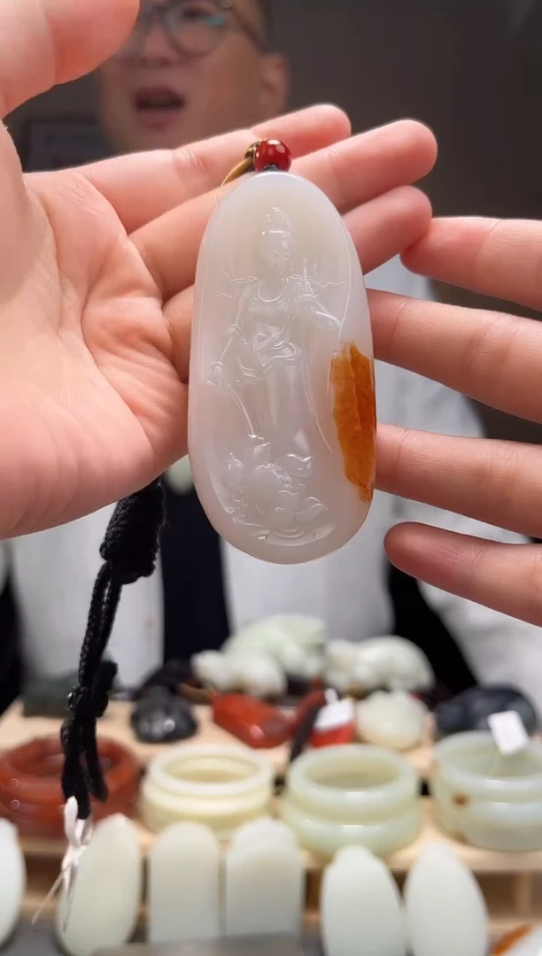 颈饰未镶嵌和田玉吊坠